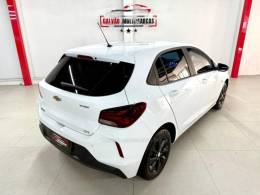 CHEVROLET - ONIX - 2022/2022 - Branca - R$ 81.900,00