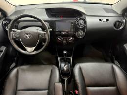 TOYOTA - ETIOS - 2017/2017 - Prata - R$ 63.900,00