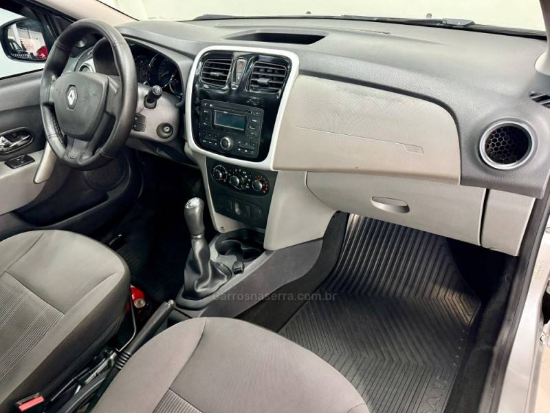RENAULT - LOGAN - 2015/2015 - Prata - R$ 36.900,00