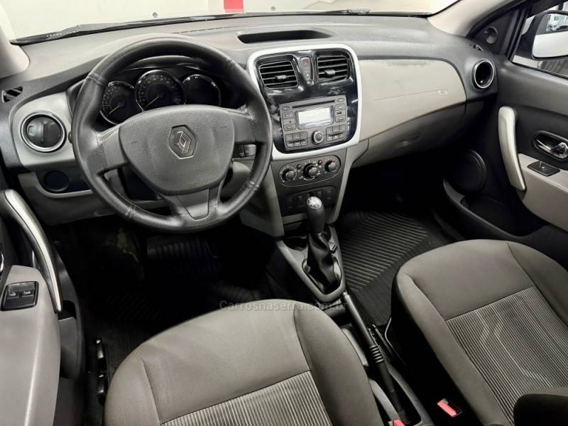 RENAULT - LOGAN - 2015/2015 - Prata - R$ 36.900,00