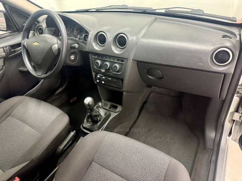 CHEVROLET - CELTA - 2015/2015 - Prata - R$ 36.900,00