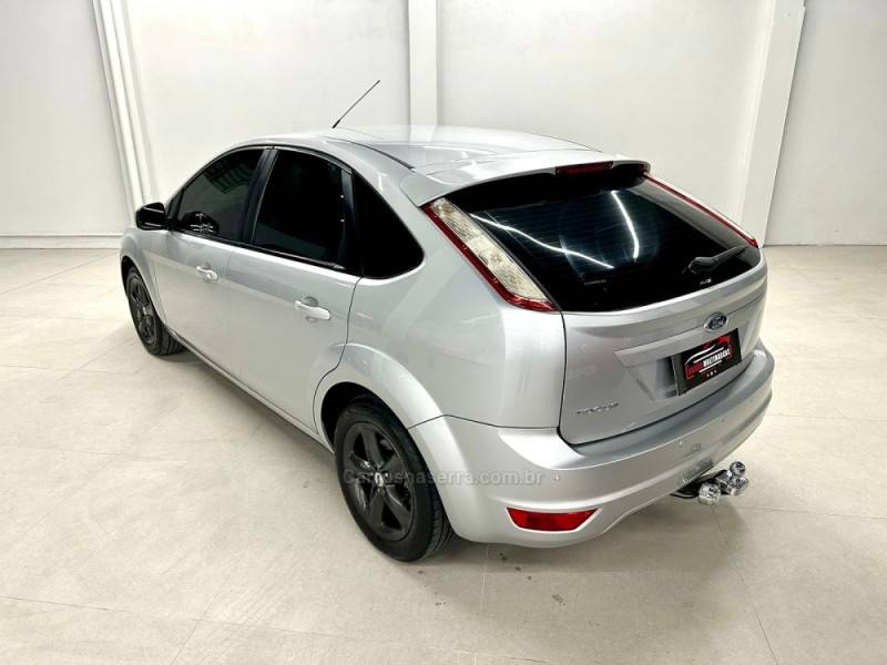 FORD - FOCUS - 2011/2011 - Prata - R$ 39.900,00