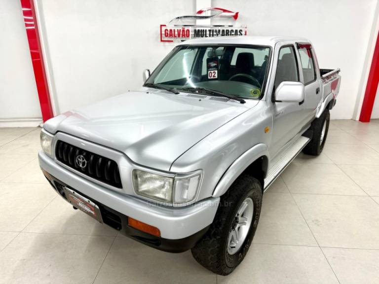 TOYOTA - HILUX - 2002/2002 - Prata - R$ 59.900,00