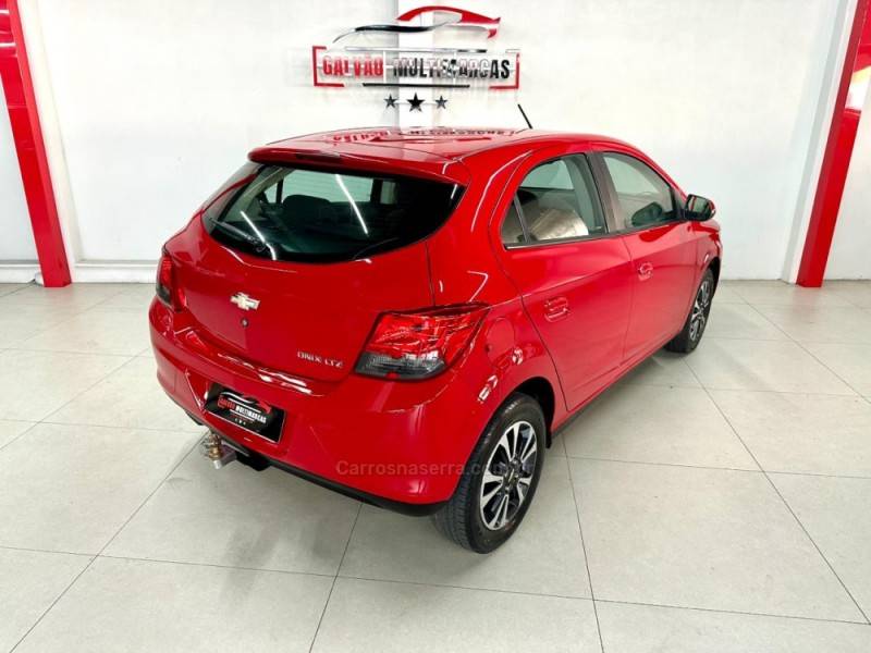 CHEVROLET - ONIX - 2015/2015 - Vermelha - R$ 53.900,00