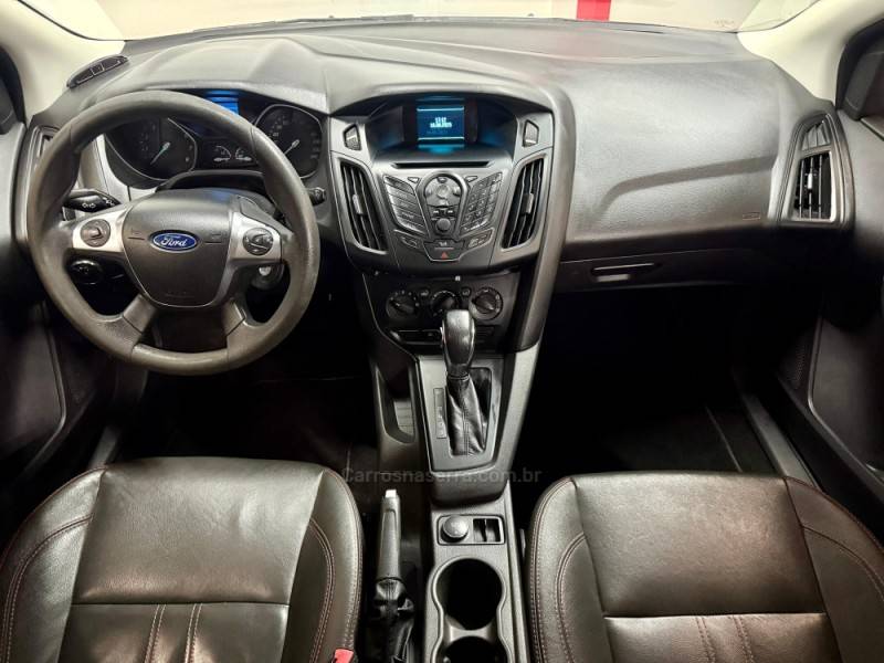FORD - FOCUS - 2014/2014 - Branca - R$ 52.900,00
