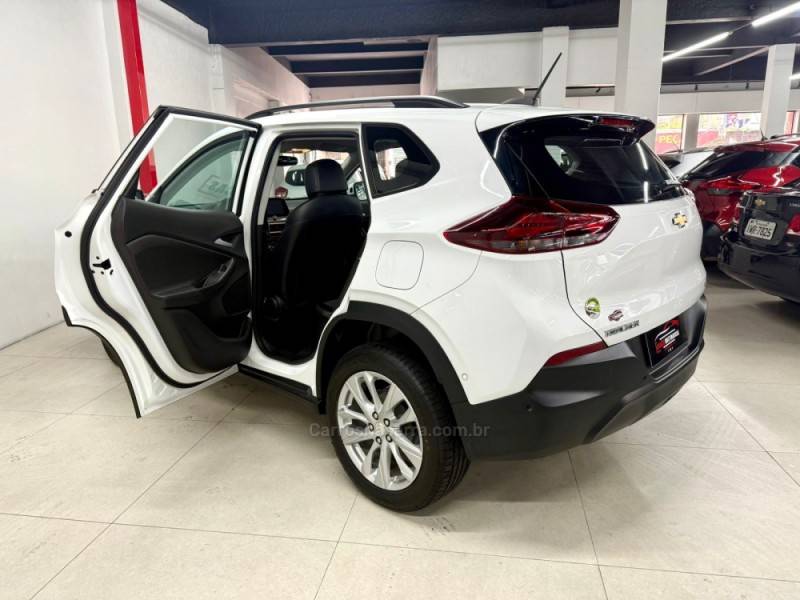 CHEVROLET - TRACKER - 2023/2023 - Branca - R$ 104.900,00