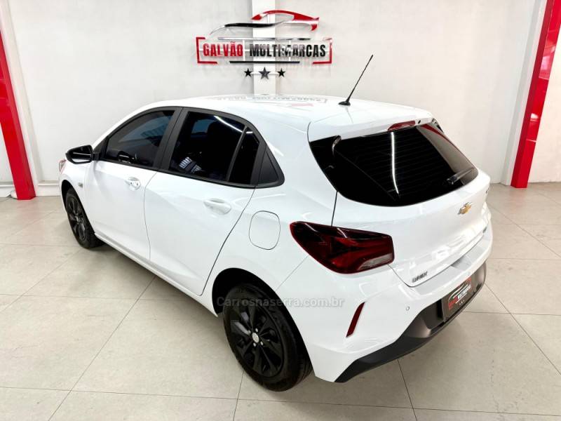 CHEVROLET - ONIX - 2022/2022 - Branca - R$ 81.900,00