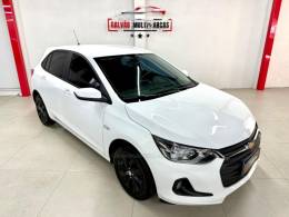 CHEVROLET - ONIX - 2022/2022 - Branca - R$ 81.900,00