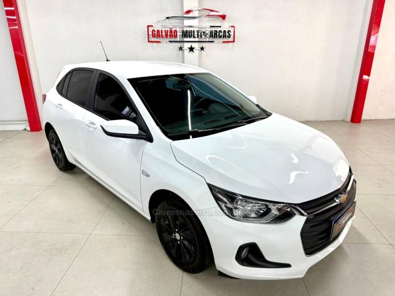 CHEVROLET - ONIX - 2022/2022 - Branca - R$ 81.900,00