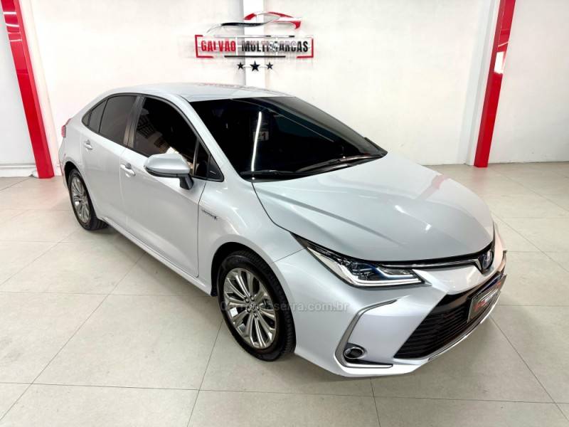 TOYOTA - COROLLA - 2021/2021 - Prata - R$ 137.900,00