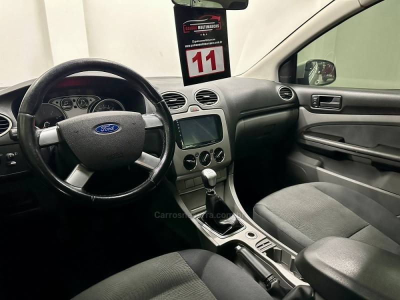 FORD - FOCUS - 2011/2011 - Prata - R$ 39.900,00