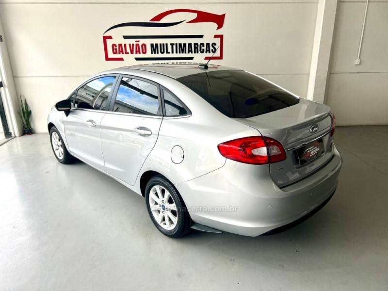 FORD - FIESTA - 2011/2011 - Prata - R$ 38.900,00