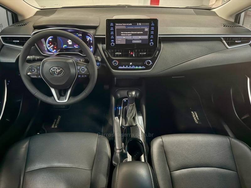 TOYOTA - COROLLA - 2021/2021 - Prata - R$ 137.900,00