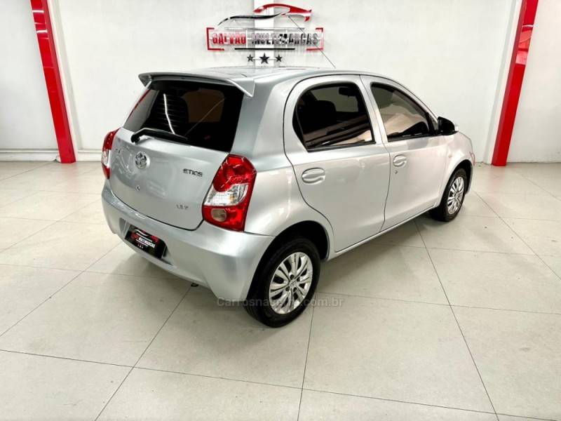 TOYOTA - ETIOS - 2016/2016 - Prata - Sob Consulta