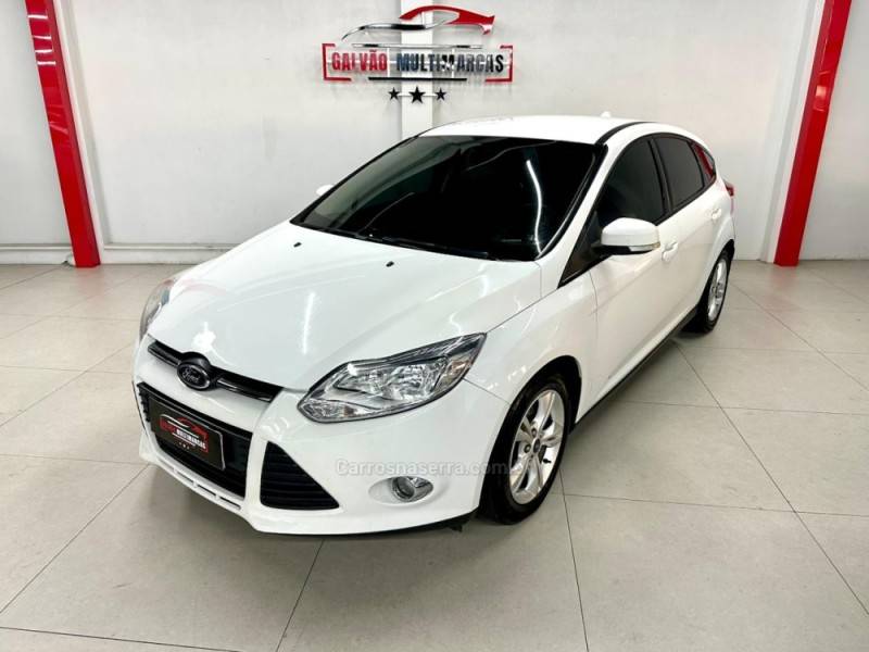FORD - FOCUS - 2015/2015 - Branca - R$ 53.900,00