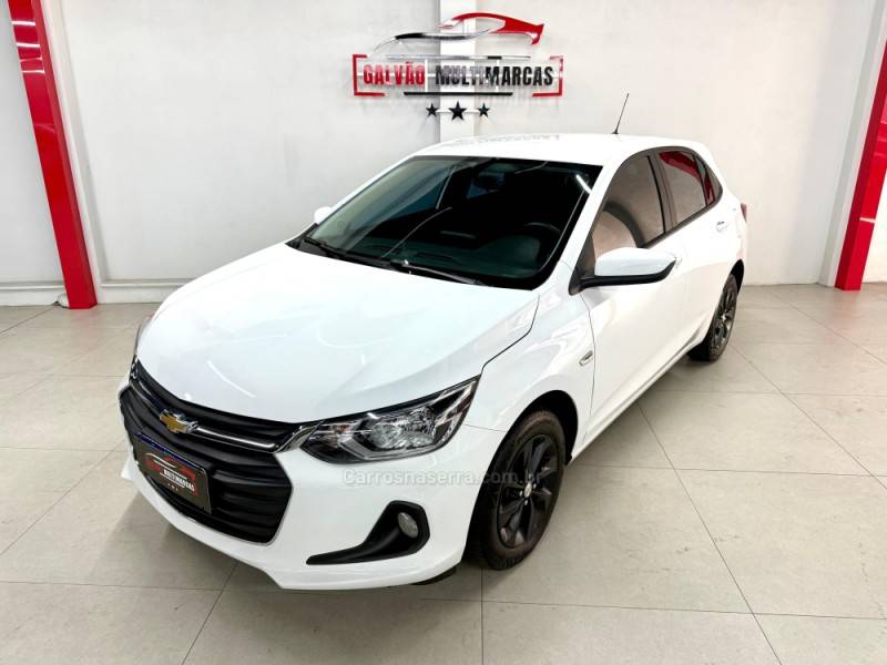 CHEVROLET - ONIX - 2022/2022 - Branca - R$ 81.900,00