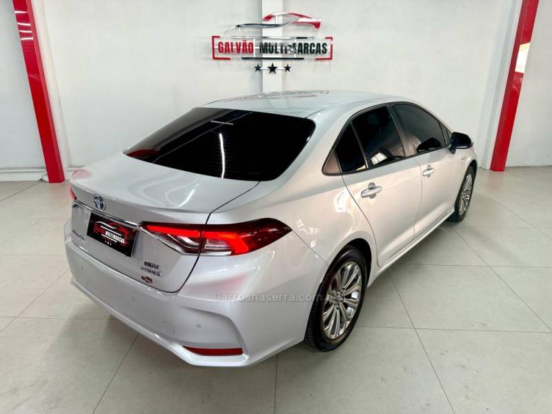 TOYOTA - COROLLA - 2021/2021 - Prata - R$ 137.900,00